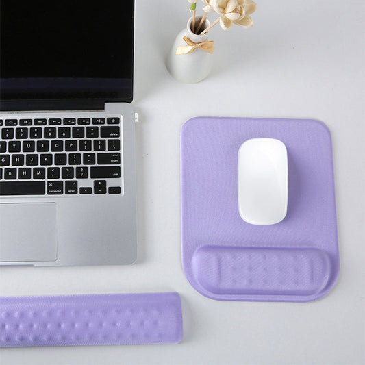 How a Mouse Pad with Wrist Rest Can Improve Comfort in Your Daily Office Routine